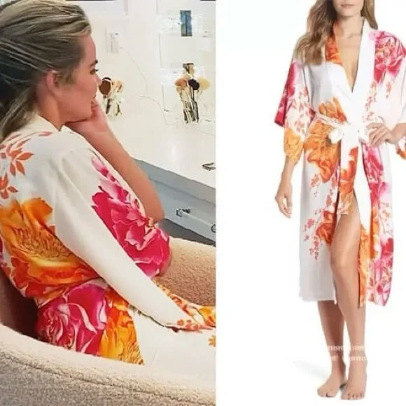 Natori Floral Print Robe ASO Khloe Kardashian - Picture 7 of 14